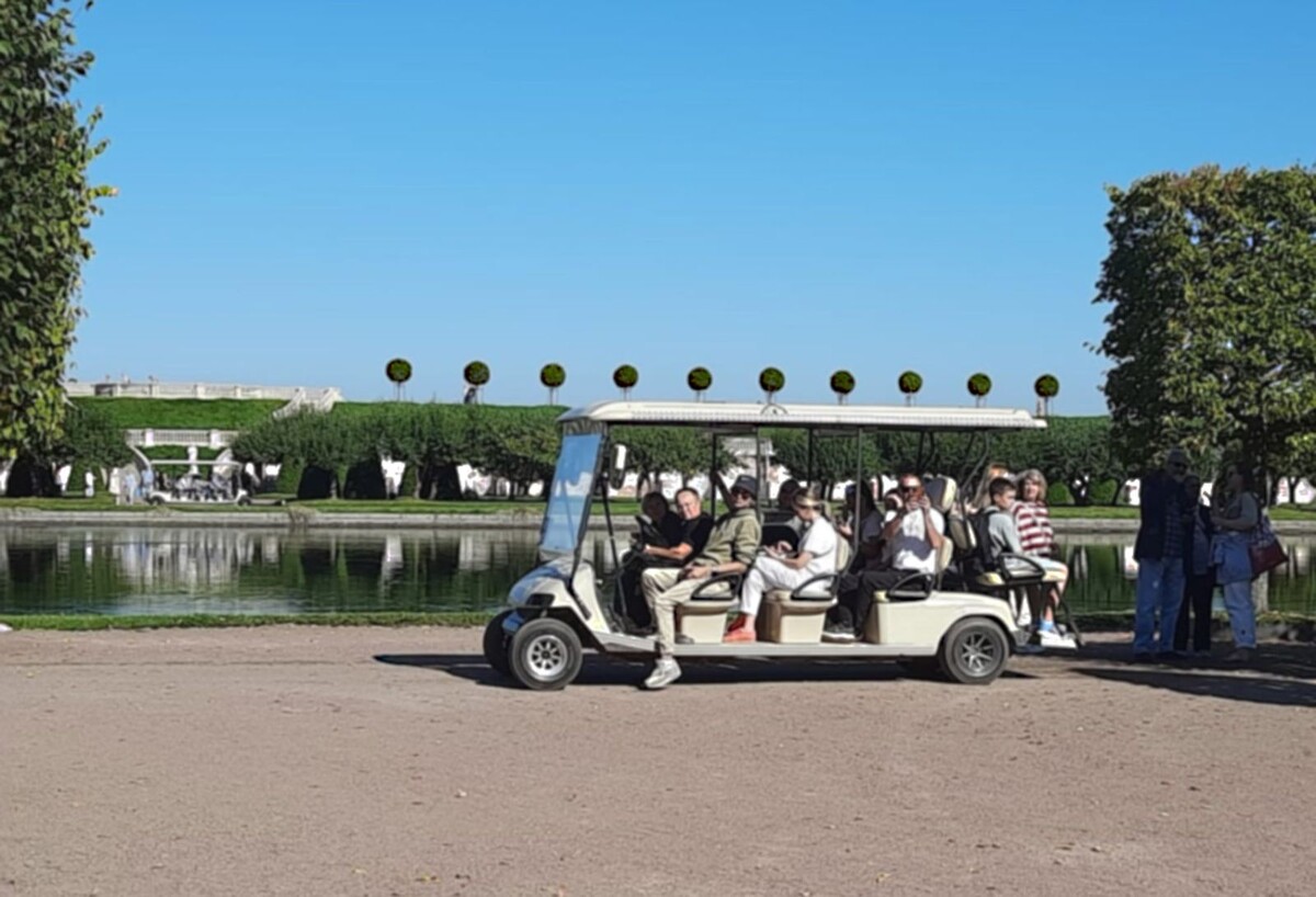    Кроме того, осенью на курортах становится меньше отдыхающих, что позволяет в спокойной обстановке наслаждаться прогулками.