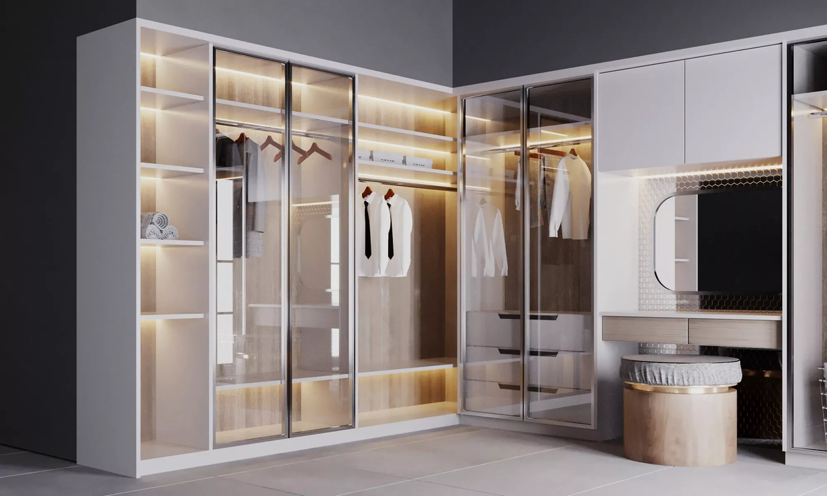 ПРОЕКТ ФАБРИКИ МЕБИУС. Угловая гардеробная «Скандиано» в белоснежном исполнении с остеклением
