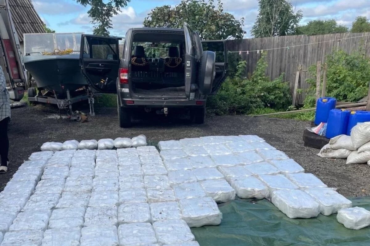    Хабаровских браконьеров, добывших 600 кг чёрной икры, отправили в СИЗО