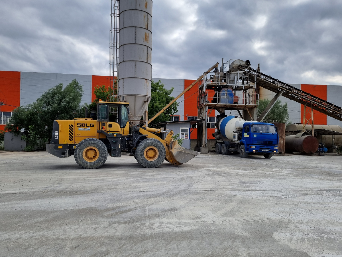 Жизнь в доме начинается с надежного бетона.