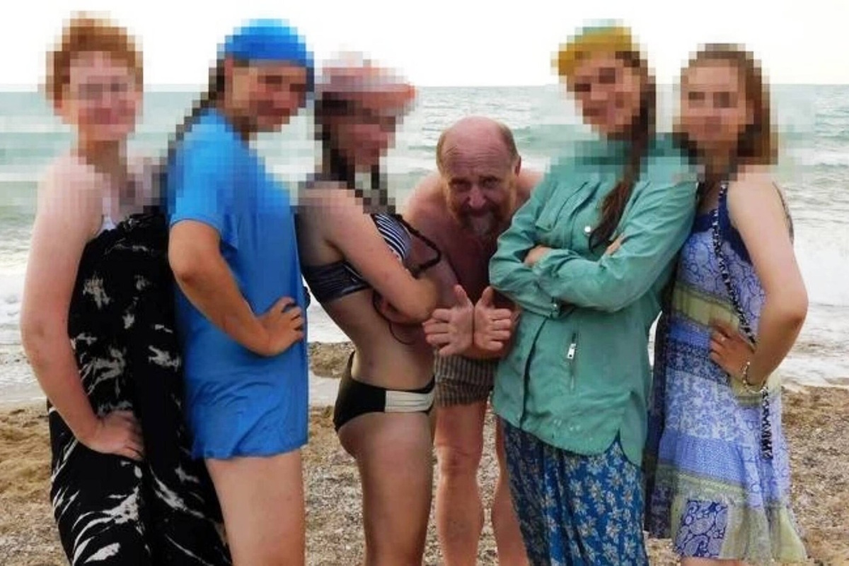     Совратил 15 несовершеннолетних девочек: известного художника Виктора Елизарова приговорили к 11 годам колонии