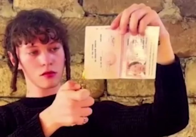 Шарлот гордился этим поступком. Скрин видео соцсети.