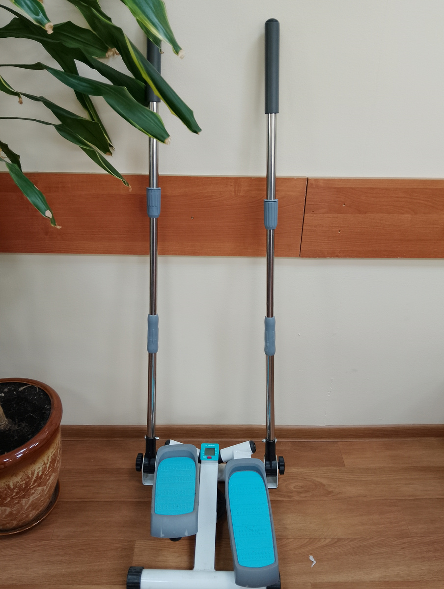 Вместо обогревателя, который затерялся, точнее кто-то его присвоил в свой кабинет во время ремонта в нашем. Фото автора 