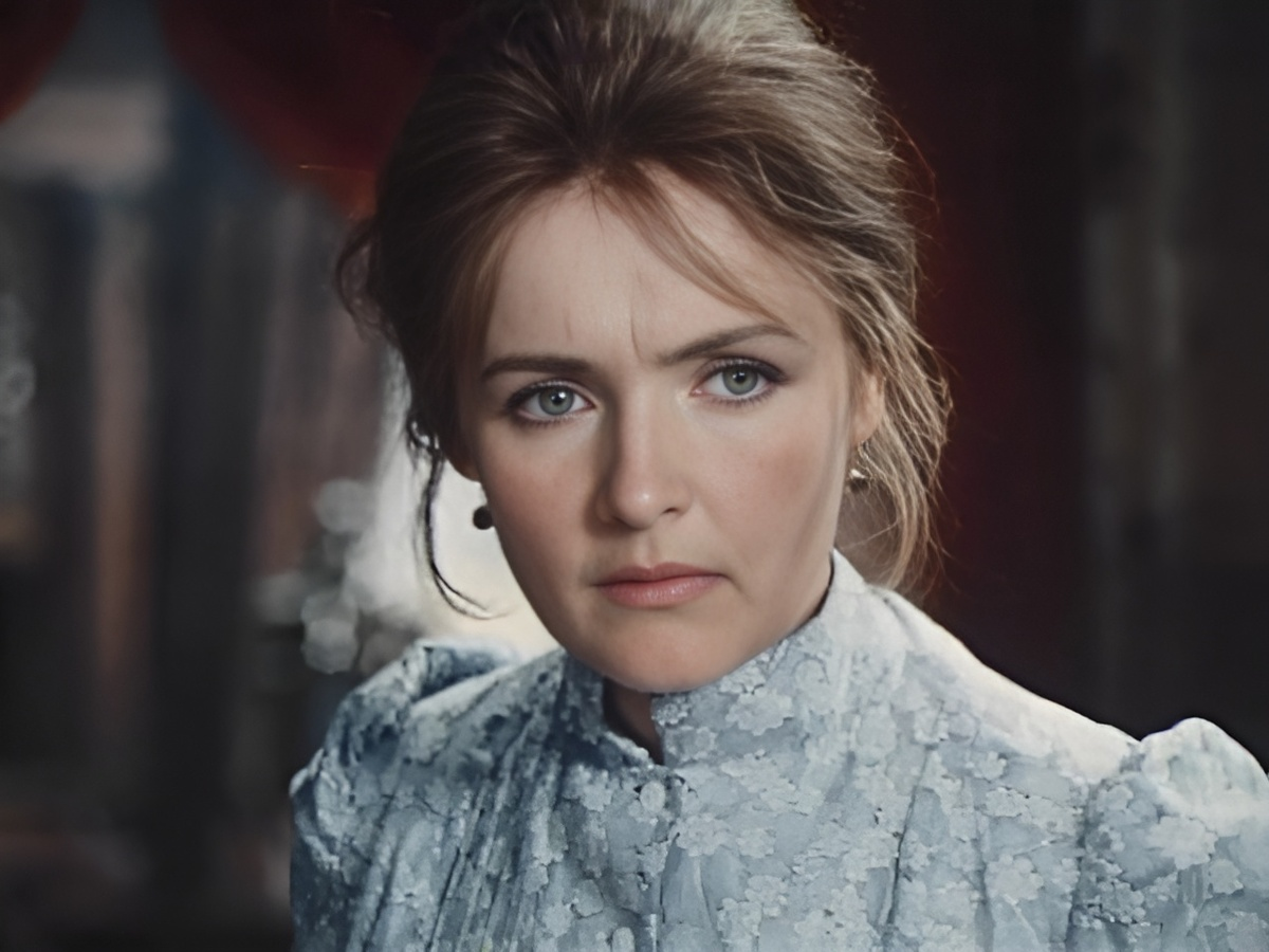 Народная артистка СССР, секретарь парткома театра, украинская националистка А.Н. Роговцева