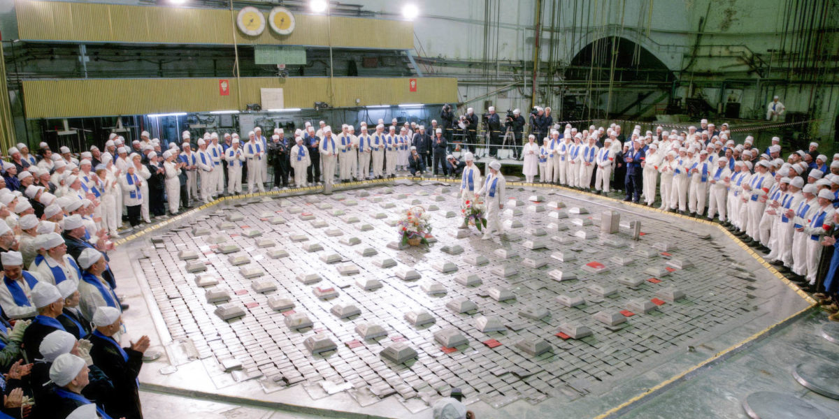 Церемония остановки реактора АДЭ-2 на ГХК