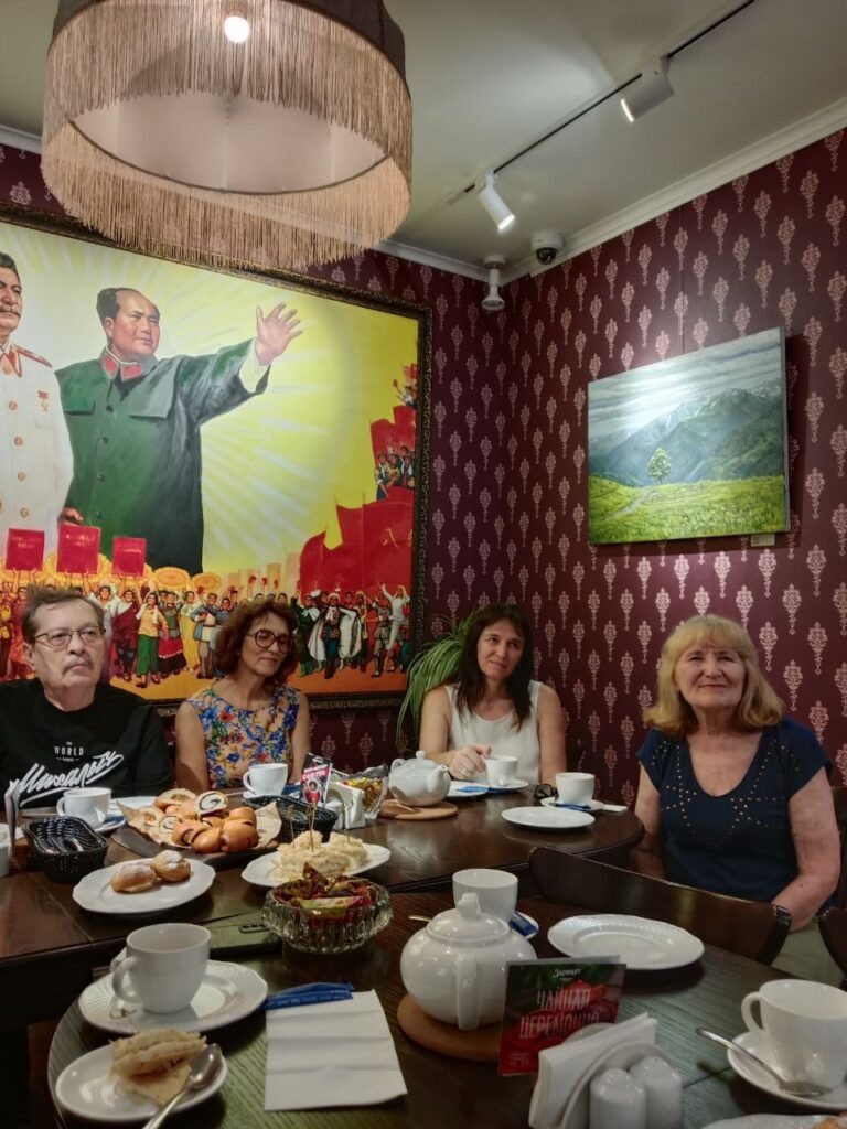    В кафе «Чай. Собака. Пастернак».