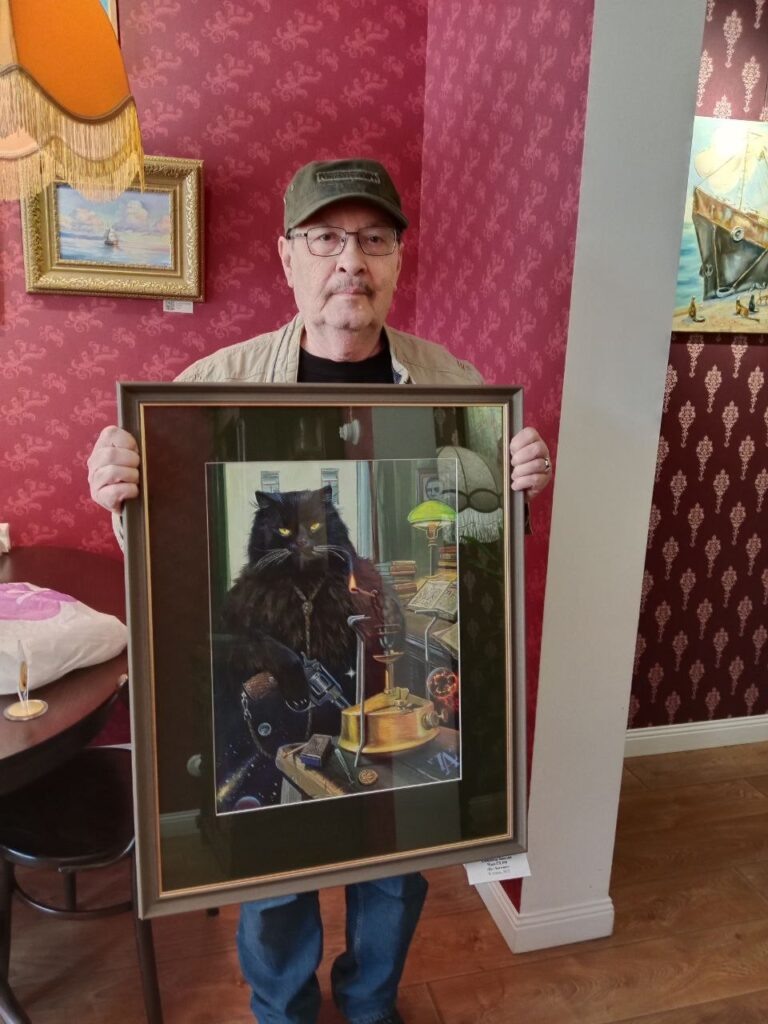    Александр Завалий со своей работой.