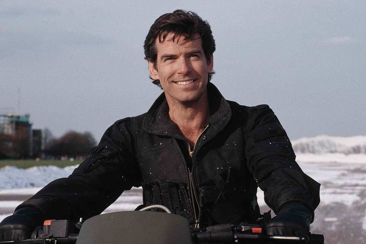 В фильме Завтра не умрёт никогда