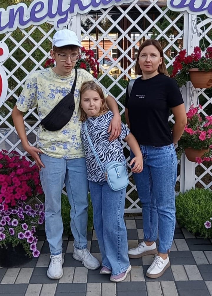 С мамой и сестрой