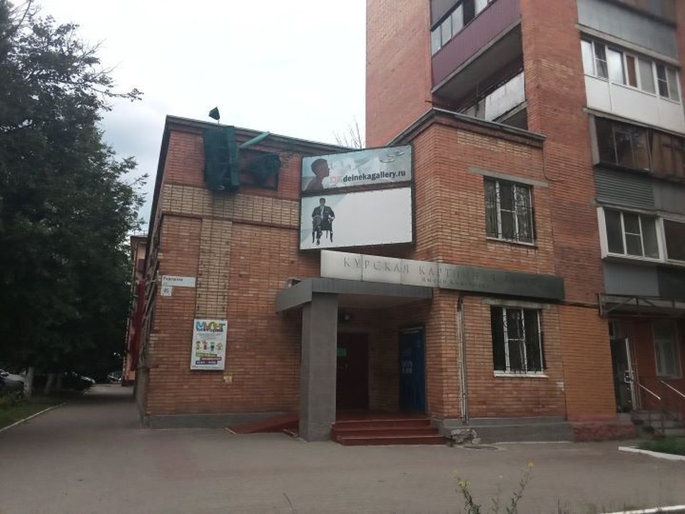    В картинной галерее до 28 сентября можно посмотреть выставку бесплатно Даниил НАЙХИН