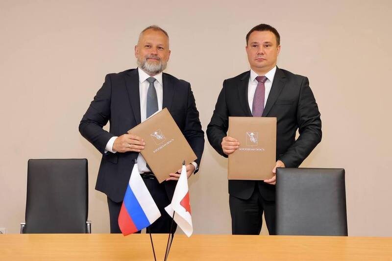    Областное правительство и сети "Пятерочка", "Магнит", "Лента" и "Макси" подписали соглашение, которое позволит установить предельную торговую надбавку на товары потребительской корзины.