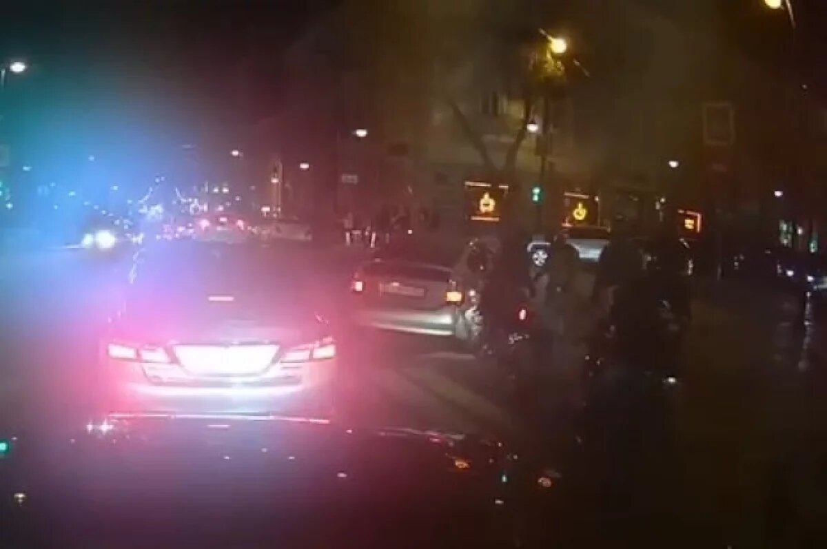    Байкеры во Владивостоке избили водителя Toyota Prius: полиция расследует