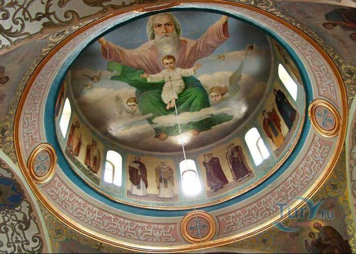 Пуповина Бога в Святограде Луганском, храм Петра и Павла. (Из общего доступа) _