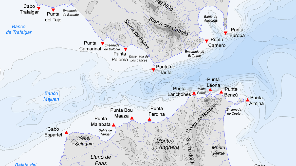Самые глубокие участки Гибралтарского пролива отличаются на карте по цвету