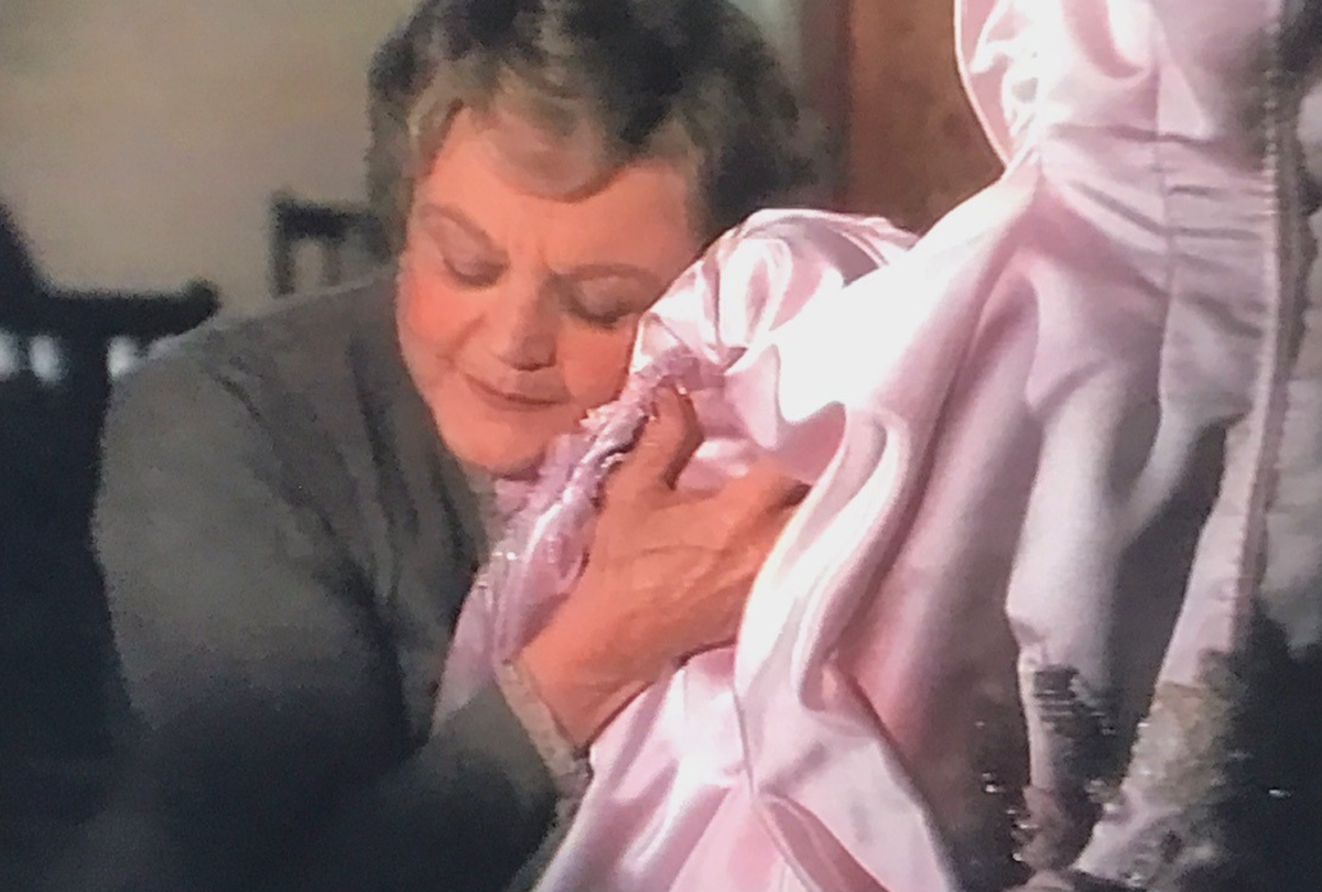 Миссис Харрис едет в Париж, фильм 1992 г