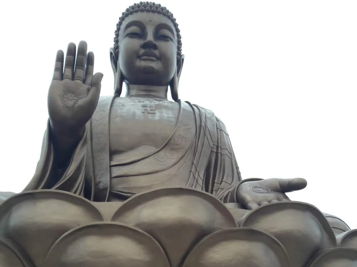 Сидящий Будда Шакья-Муни в Дуньхуа, Китай