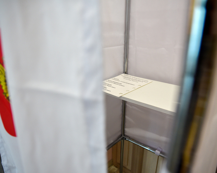     В курском приграничье люди голосуют на дому