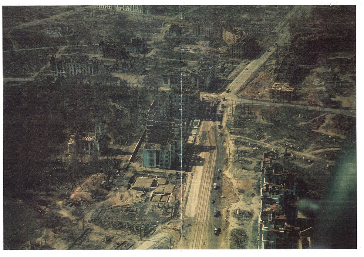 Костёл и Золотогорское кладбище на аэрофотоснимке, Великая Отечественная война.