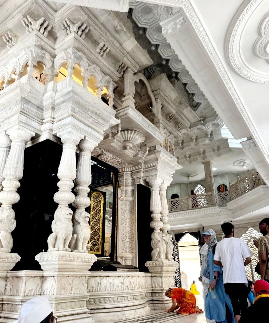 Храм Шри Шри Кришна Баларам Мандир во Вриндаване / Sri Sri Krishna Balaram Mandir (ISKCON Vrindavan)
