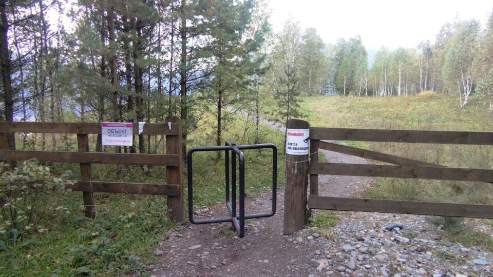    Повреждение культурных объектов на горе Барантал в Чемальском районе. Источник: "Чемальский вестник"