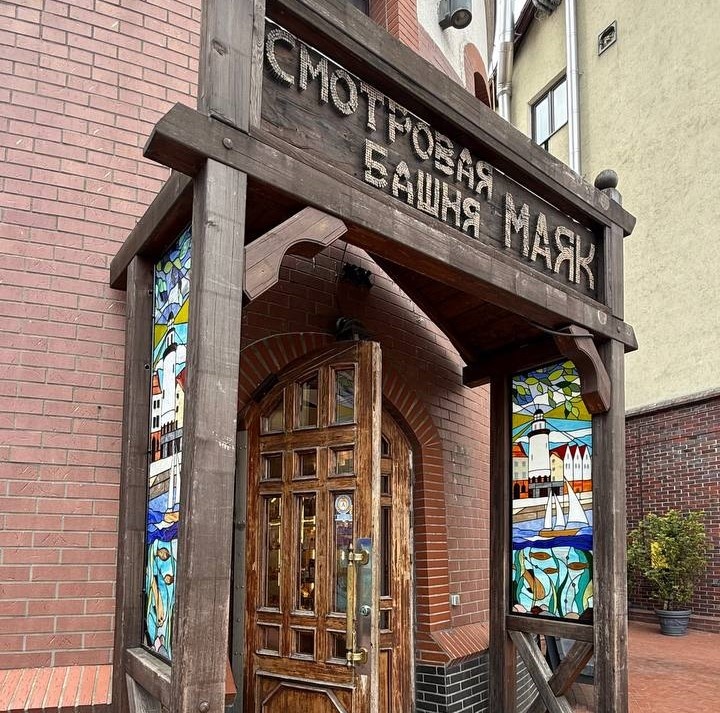 Вход в смотровую башню Маяк