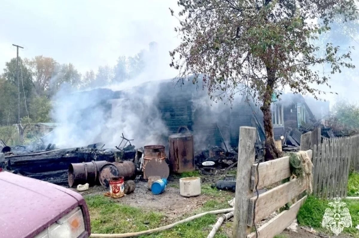    Двухквартирный дом горел в Парабельском районе