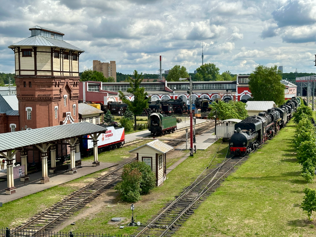 Так музей выглядит с моста.