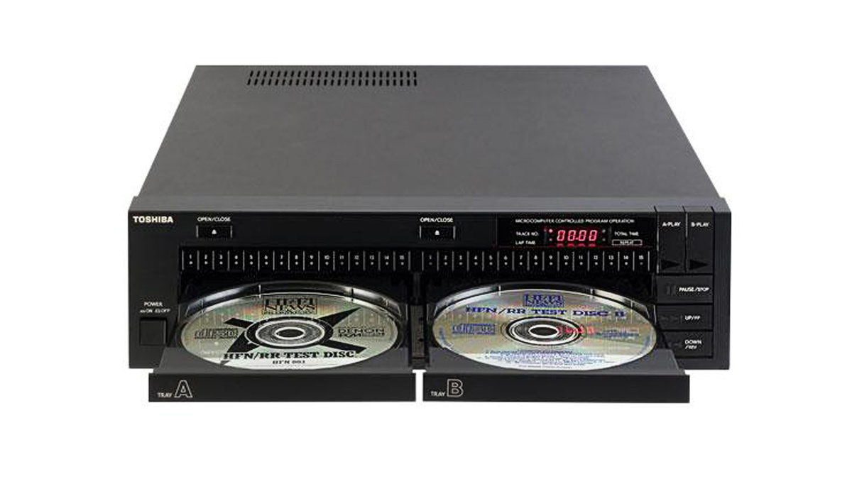 Toshiba XR-V22: первый в мире двухлотковый CD-плеер
