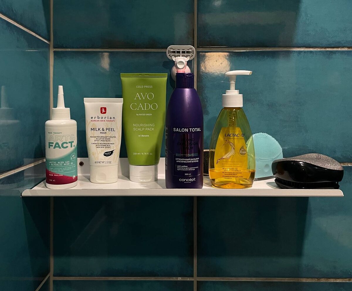 Первая полочка в ванной