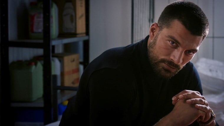 актер Симоне Сусинна