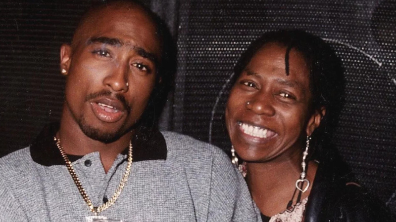    Фото: Тупак с мамой / mcmag.ru