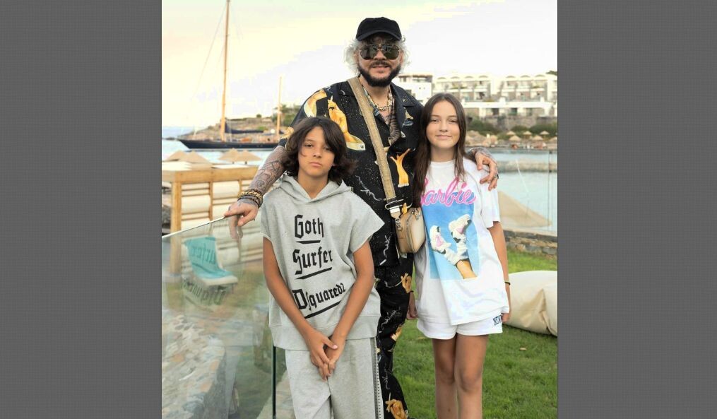 Исполнитель говорит, что после 18 лет его дети должны жить самостоятельной жизнью