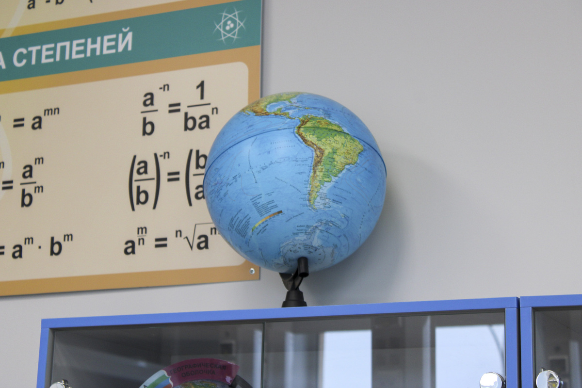 По словам губернатора, лучшие выпускники школ и вузов должны знать, что добьются успехов у себя на родине.  Фото: ФедералПресс / Ксения Кобалия