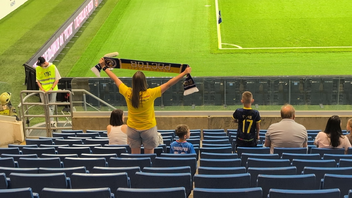 На футбольном матче Ростов-Ахмат. Ходили вместе с сыном. Все фотографии в статье сделаны мной 