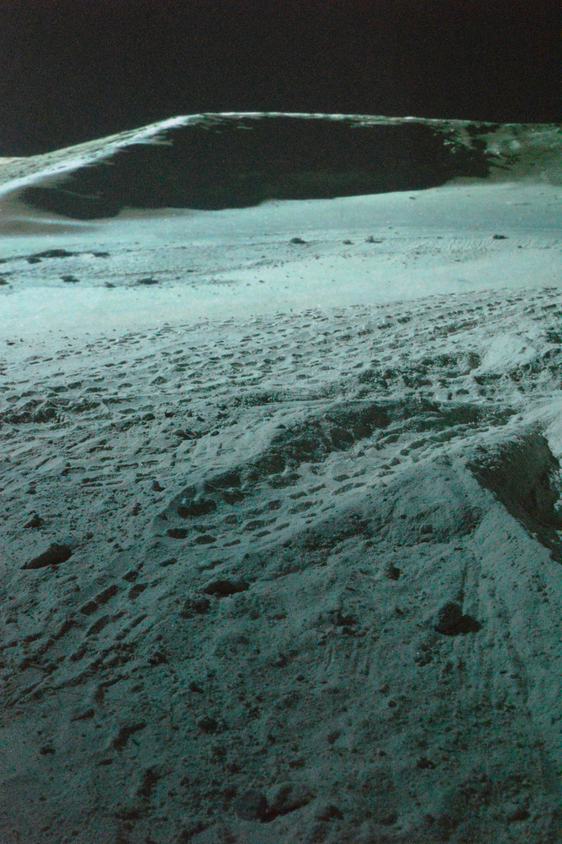 Снимок поверхности Луны: гора "Лунный экспресс"