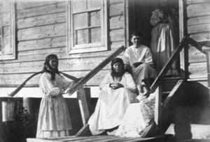 Фотокопия И.В. Болдырева «Казачки в праздник. Цимлянская станица».  / ФОТО из фондов Старочеркасского музея-заповедника Администратор  📷
