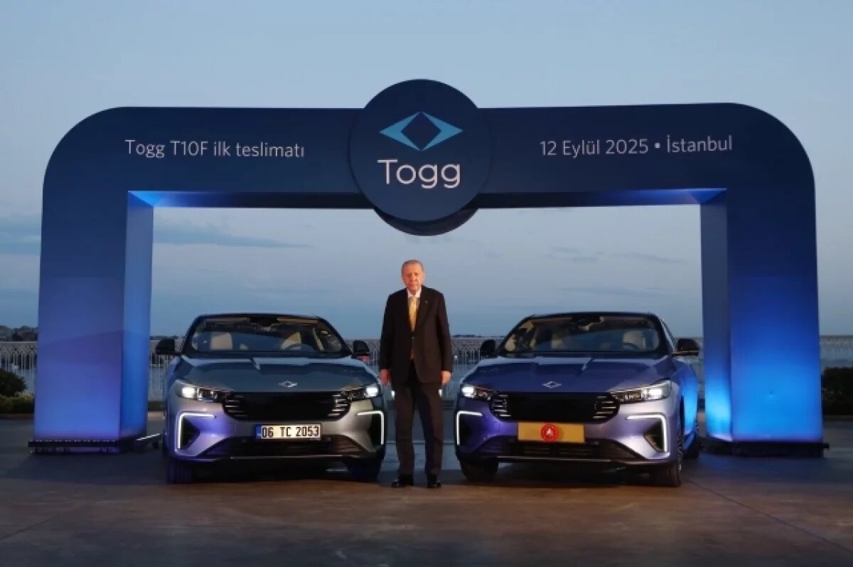   Эрдоган провел тест-драйв нового турецкого электромобиля Togg T10F