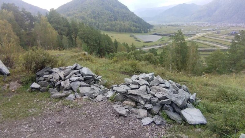     Испорченный памятник в Чемале Телеграм-канал «Чемальский вестник»