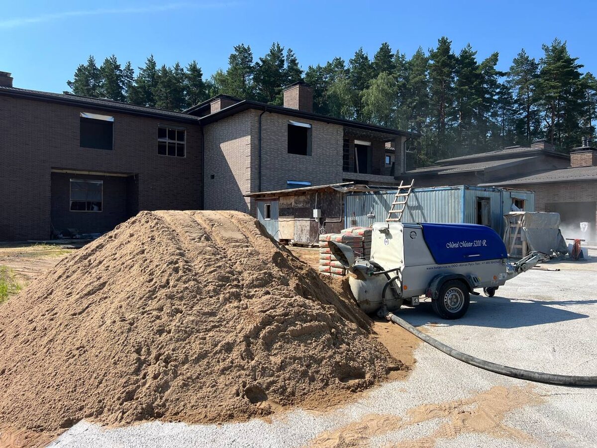 Подготовка материалов к устройству полусухой стяжки пола