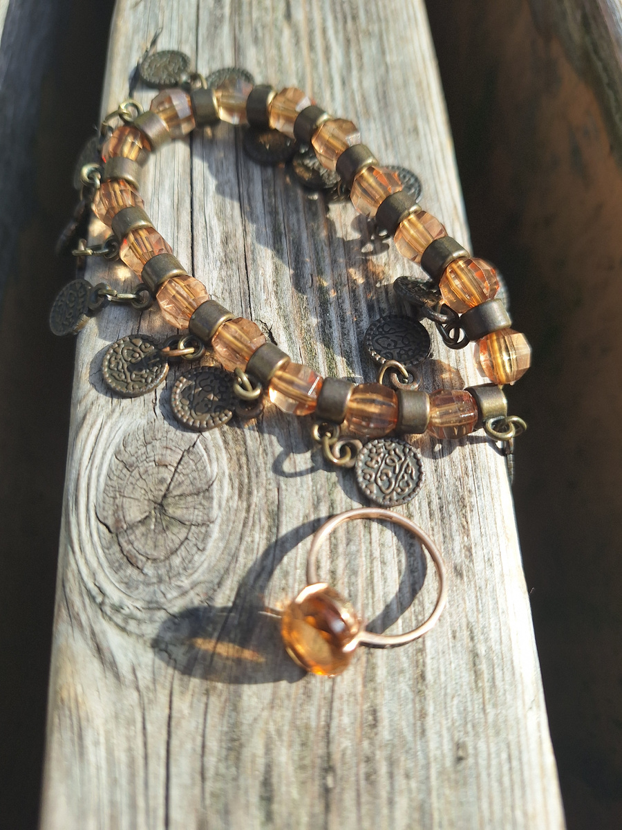 Просто мой браслет с "монетками". Фото - собственность автора канала "ТАК НАДО".