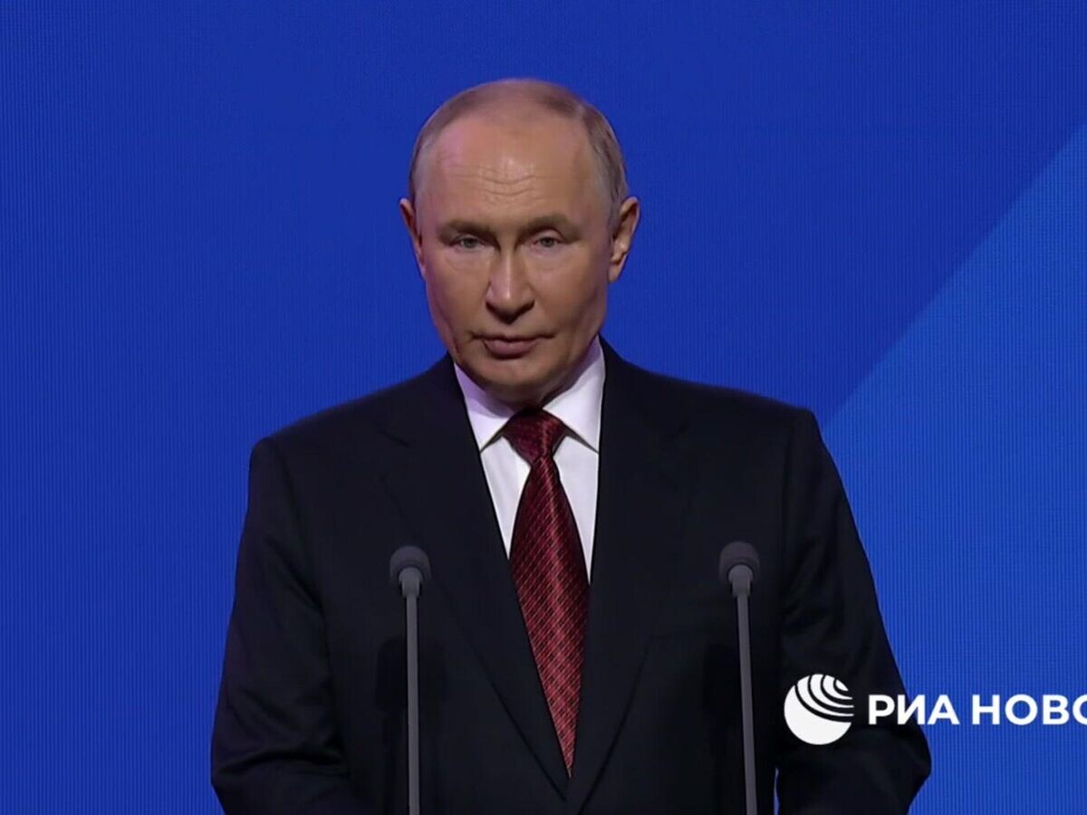    Путин: "Денег всегда и везде не хватает"© пул