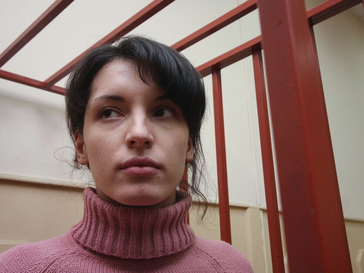    Евгения Хасис, обвиняемая в убийстве, в здании Басманного суда© РИА Новости / Андрей Стенин