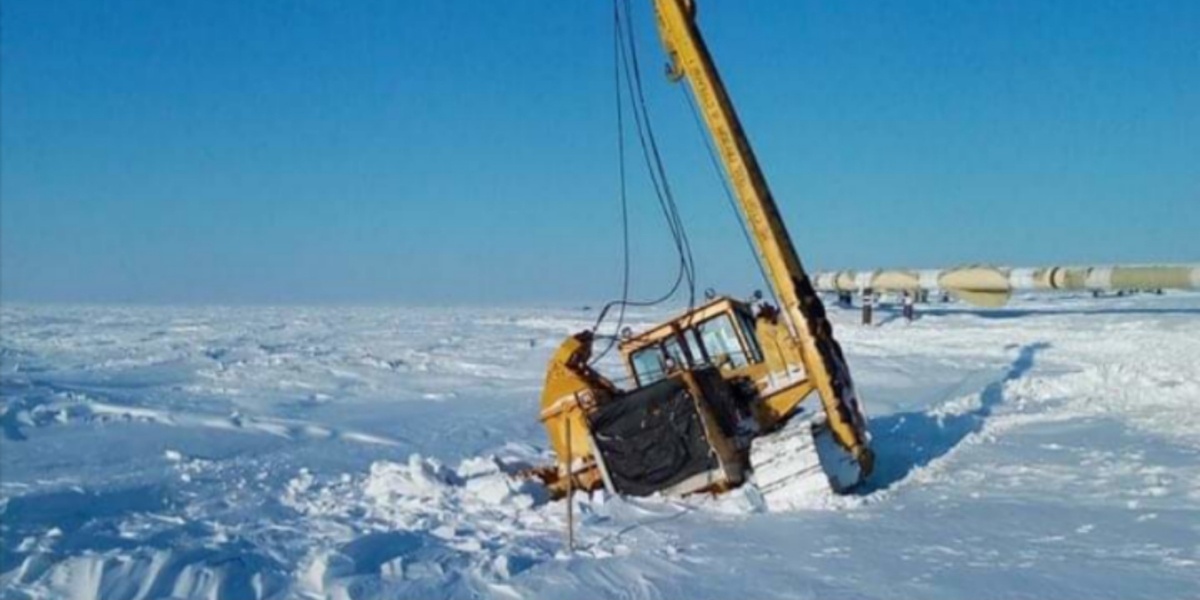 Провалившийся трубоукладчик