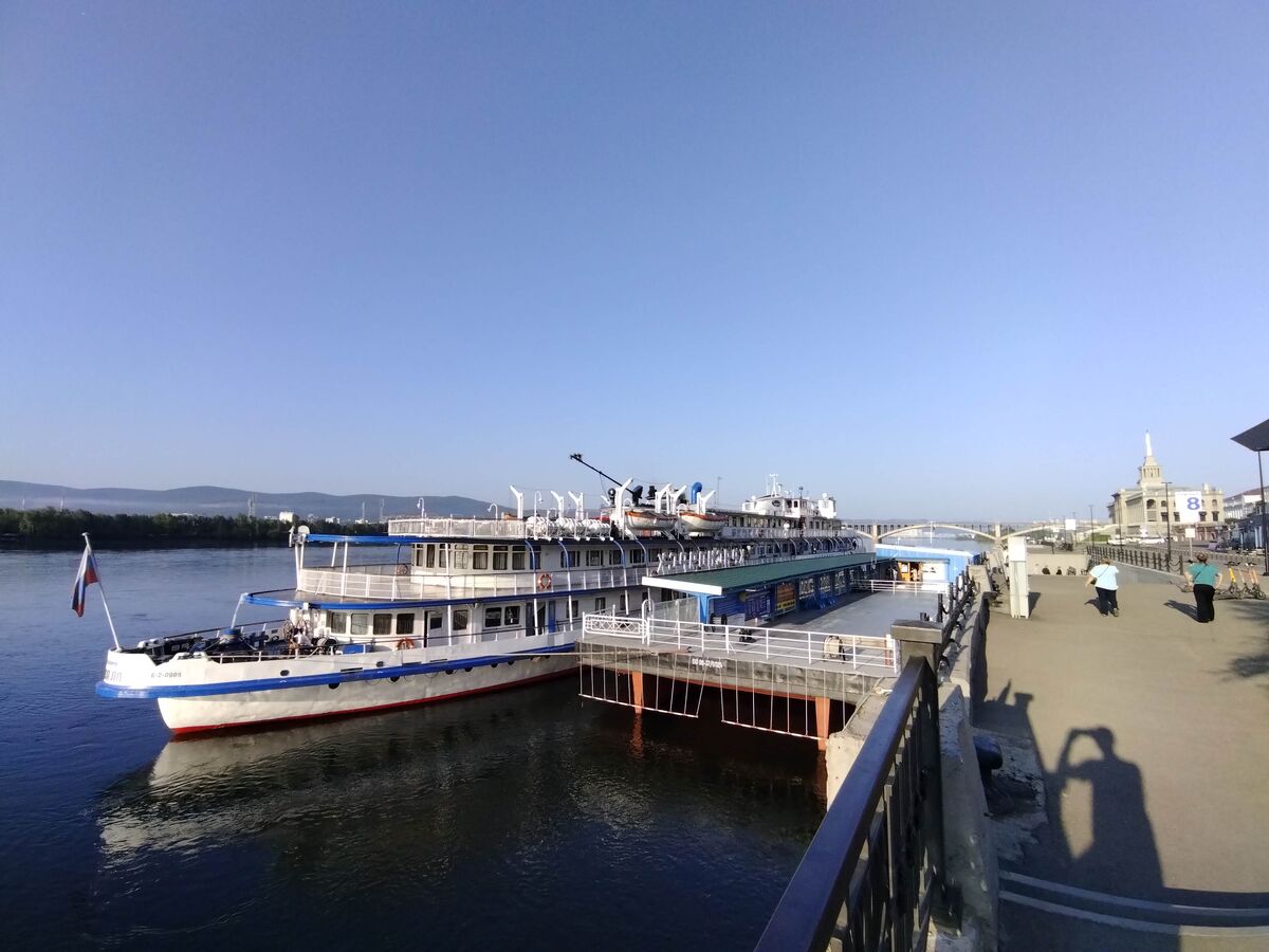 «Чкалов» у пристани в Красноярске