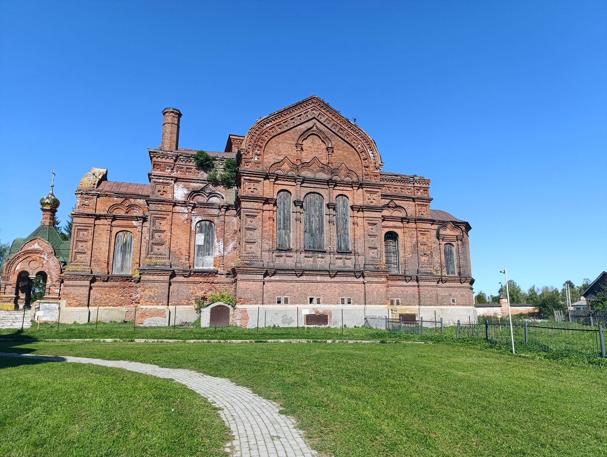 Собор Троицы Живоначальной в Юрьев Польском