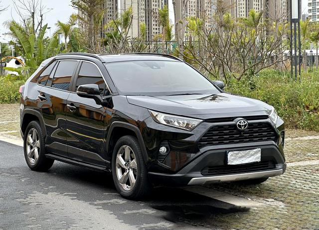 Наш "подопытный" RAV4 на продаже в Китае