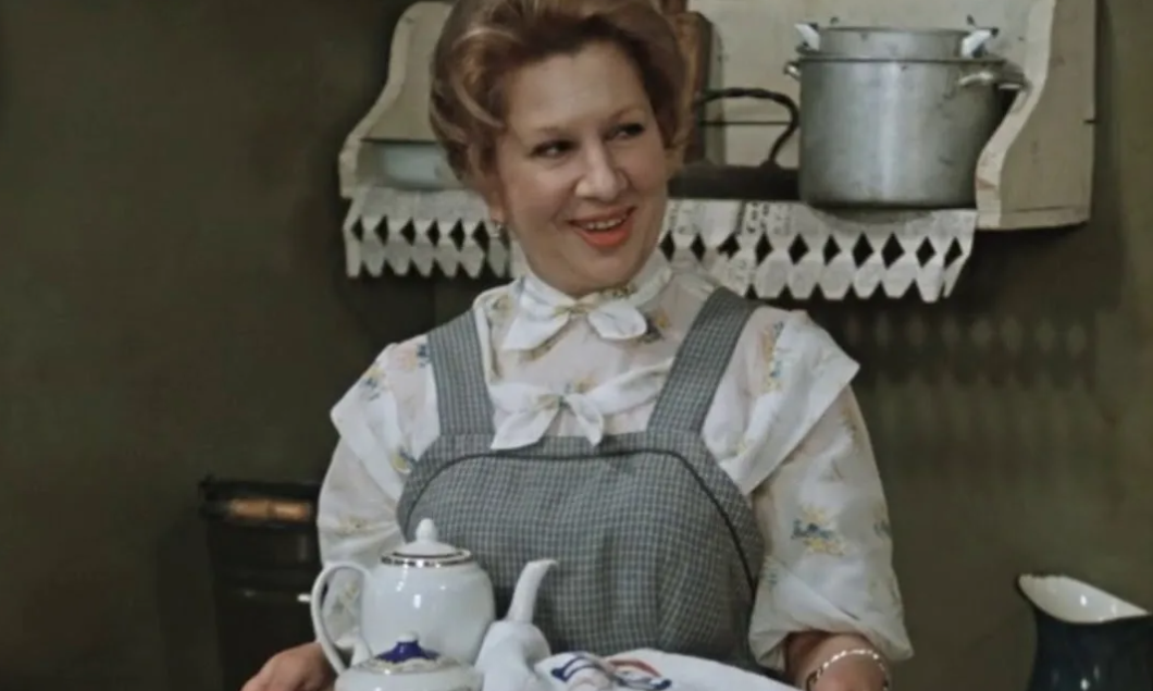 Инна Ульянова в фильме "Покровские ворота"