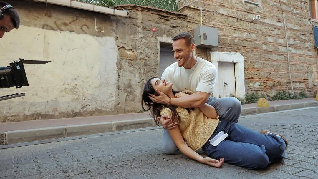 За кадром. Источник фотографий инстаграм. Керем Бюрсин - Лизгет Джемерт. 