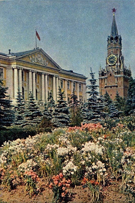    Главархив запустил онлайн-выставку редких открыток ко Дню города