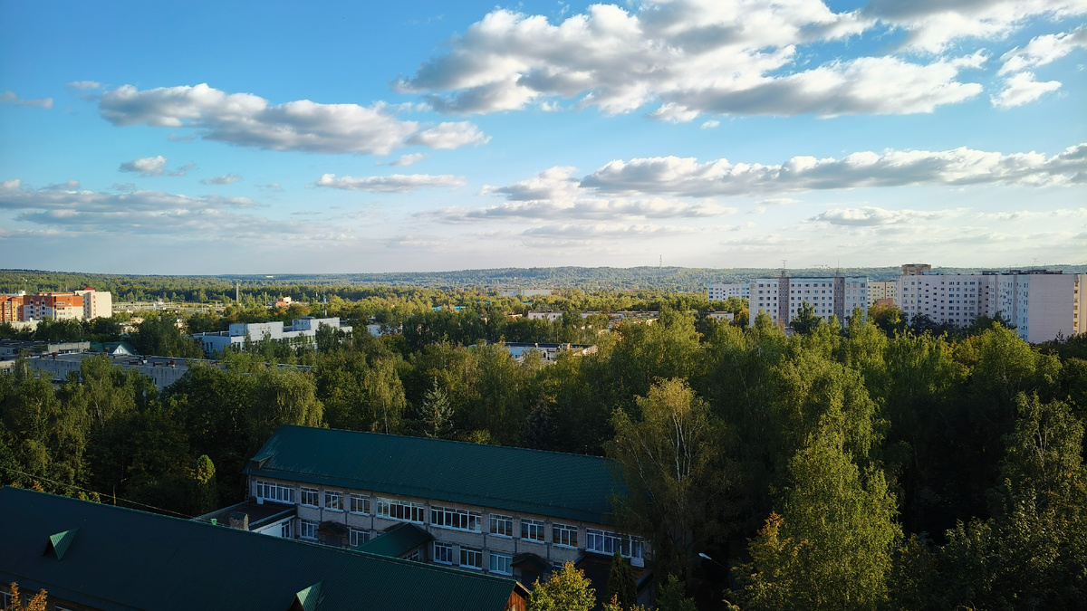  Вид на юг долины реки Истра из апартаментов.